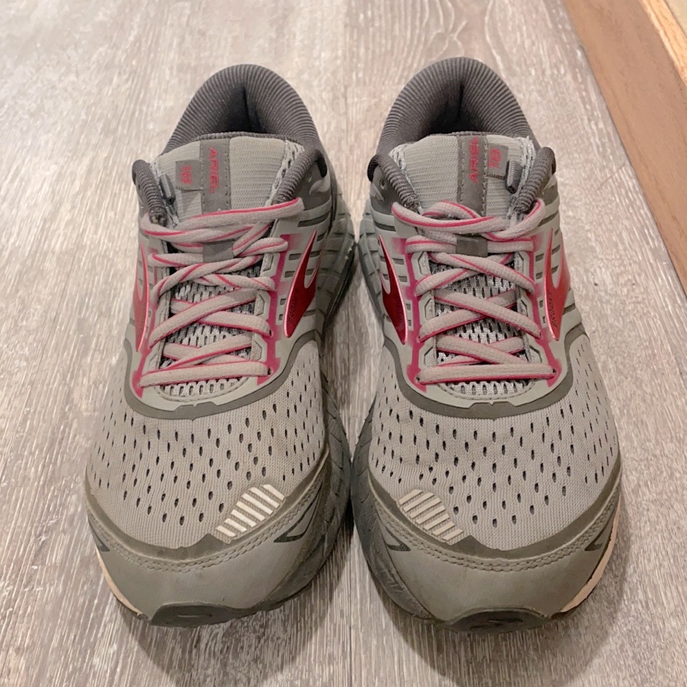 Brooks Running Shoes Women Sz 9